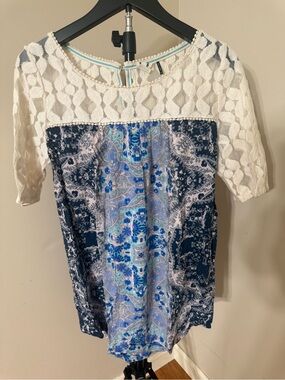 Anthropologie Akemi + Kin Maite tunic top blue floral patterned fabric Medium